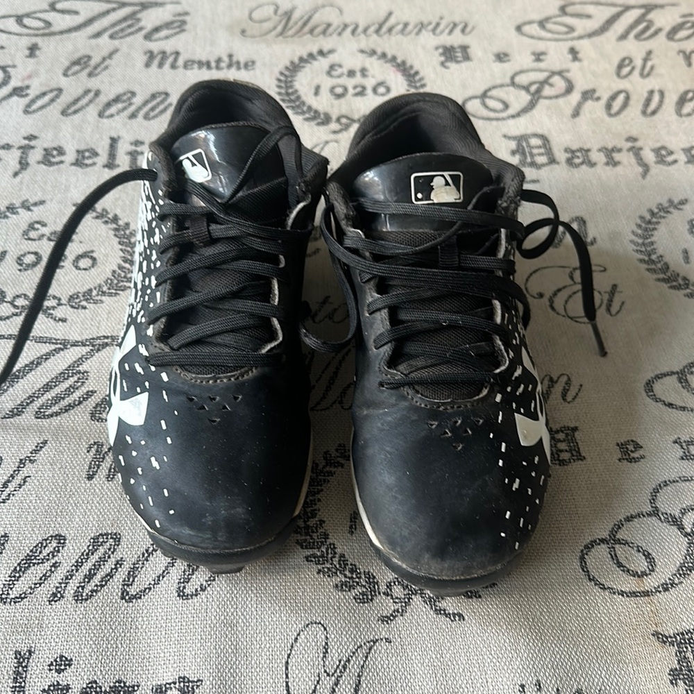 Size 2.5 Youth Cleats